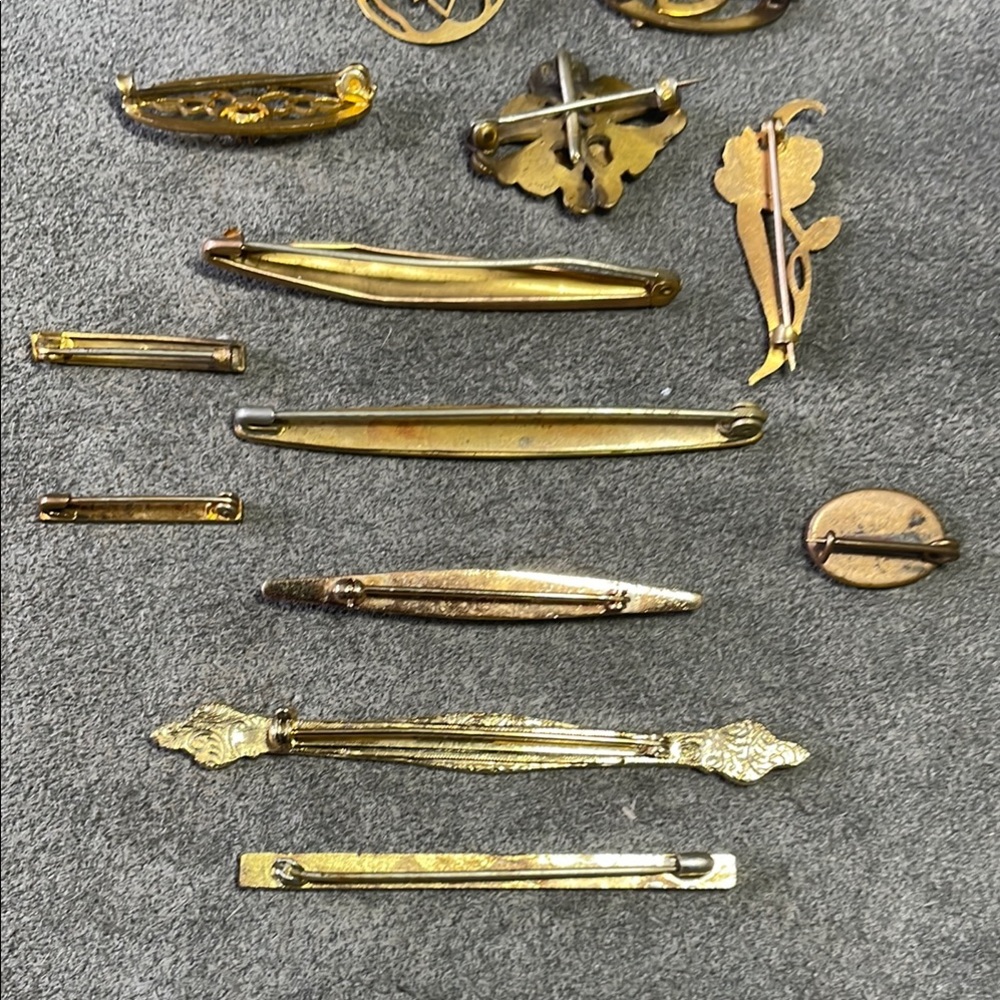 Lot of Vintage Bar Brooches and Scatter Pins - Picture 6 of 10